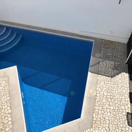 Santi أذيخي